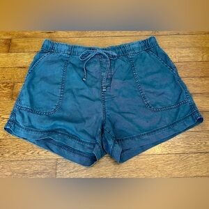 Gap Women's Navy Chambray Shorts, size medium